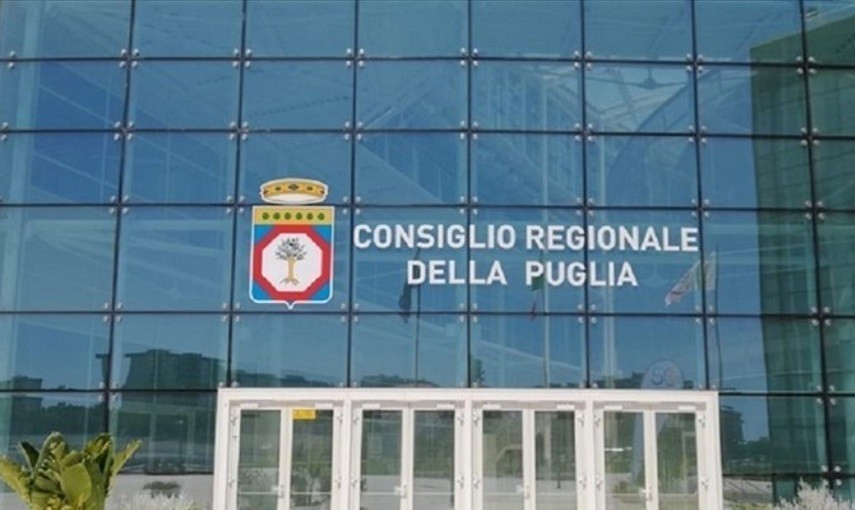 Copertina: “Non è una questione di uguaglianza”: indennità in Puglia e il